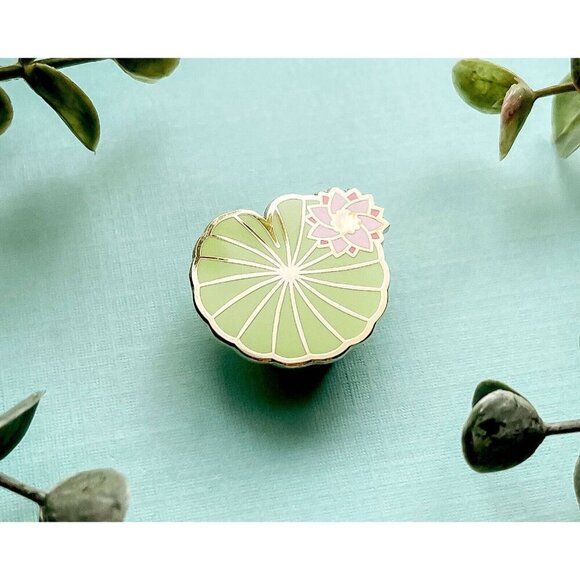 Water Lily Pad Enamel Pin - Gold Plated Brooch - Nature & Garden Jewelry - Picture 11 of 11